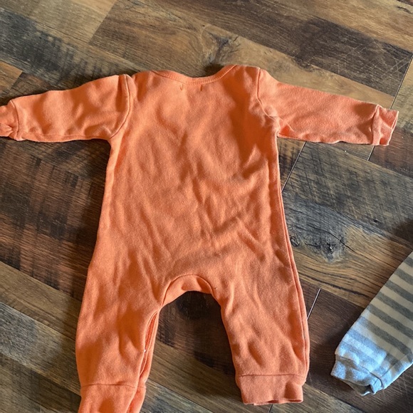 Quiltex 6/9 month onesies - Picture 5 of 5